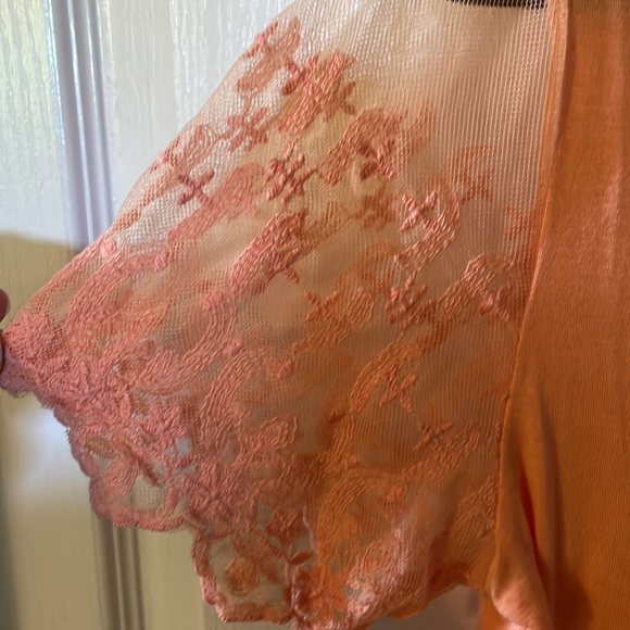 BKE red top sz Lg - Picture 2 of 3